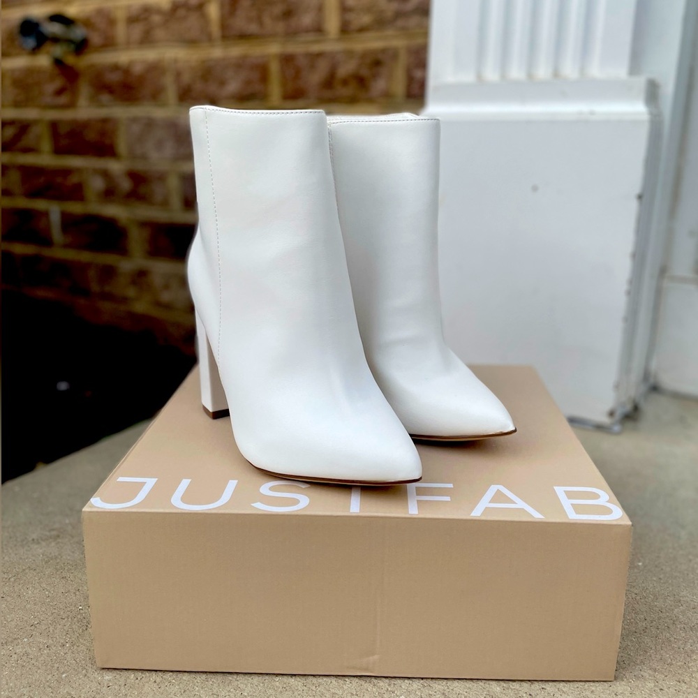 JustFab White Rosamund Size 8 Wide Heeled Booties